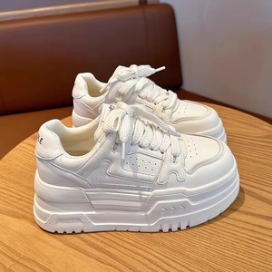 Sneakers de mode blanches pour femmes - Product Image 3
