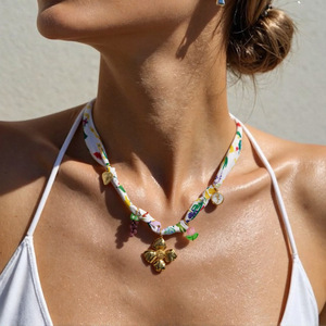 Collier noué transfrontalier avec pendentif fleur en alliage de zinc, bijoux d'été pour femmes - Product Image 1