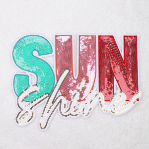 Venta al por mayor de parches de letras bordadas personalizados bonitos diseño de Sol de vacaciones de verano con <span class=keywords><strong>lentejuelas</strong></span> en la ropa con forma de letra inglesa - Product Image 2