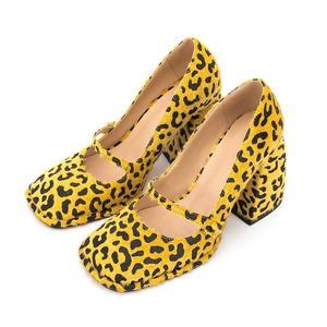 حذاء نسائي عالي الجودة بشعار مخصص لعام 2024، حذاء مصنوع من شعر الحصان الصناعي الشكل، حذاء Mary Jane بكعب عريض بتصميم على شكل جلد الفهد مخصص - Product Image 4