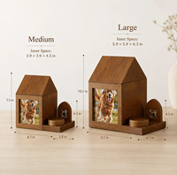 Urne commémorative personnalisée en bois pour animaux de compagnie avec cadre photo en forme de maison, nom gravé et pot à souvenirs pour les cendres de chien ou de chat
