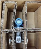 Débitmètre vortex à bride Rosemount 8800 : Corps de débitmètre sans joint et anti-colmatage qui élimine les points de fuite potentiels