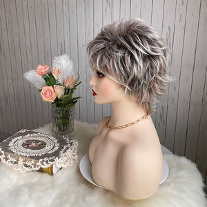 Peluca de <span class=keywords><strong>pelo</strong></span> sintético LIWANGLONG para <span class=keywords><strong>mujer</strong></span>, corta, plateada, <span class=keywords><strong>gris</strong></span>, marrón, en capas, sedosa, recta, ondulada, resistente al calor, <span class=keywords><strong>pelo</strong></span> natural, peluca de Cosplay - Product Image 3