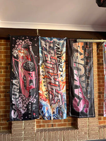 Drapeau de garage de style JDM imprimé numériquement double face de haute qualité avec logo personnalisé et matériau en polyester tricoté