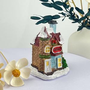 Adornos Navideños Hechos a Mano de Resina con Forma de Casa Pequeña para Ventanas, Decoraciones y Regalos Navideños de Alta Calidad para Niños - Product Image 2