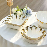 Bloemblaadjesvormige keramische schaal met gouden rand, wit porselein, multifunctionele serveerschaal voor salade, fruit en dessert, set