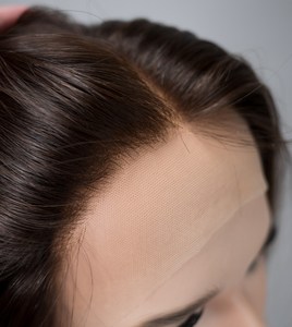 Perruque en dentelle personnalisée, dentelle pleine extensibilité, doublure en soie, coupe en couches, cuticules brutes alignées, transparente HD, médicale, nœuds invisibles - Product Image 5
