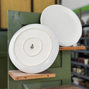 Assiette en céramique artisanale haut de gamme en grès émaillé à haute température, motif culture tribal, résistante au four et au micro-ondes, élégante pour la présentation et le service. - Product Image 2