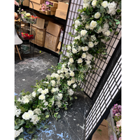 Dekorasi Pernikahan Premium, Rangkaian Bunga Putih Artificial dengan Tanaman Hijau untuk Dekorasi Lorong dengan Daun Sutra Berdensitas Tinggi