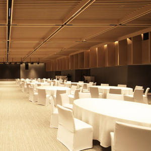 Bureau d'hôtel de luxe au design compact, gestion des câbles, surface lisse, espace de travail convivial pour les chambres d'hôtes - Product Image 3