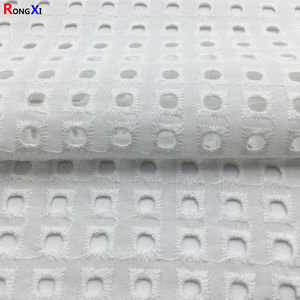 Pas cher RXF0534 Suisse Dentelle 100% Coton Biologique Broderie Inde Coton Tissu avec Trous pour Robe de Mariée et Vêtements - Product Image 1