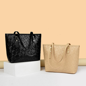 Sac fourre-tout matelassé pour femme, motif losanges, grande capacité, en PU, sac à bandoulière décontracté pour usage quotidien, avec deux poignées et ouverture supérieure - Product Image 1