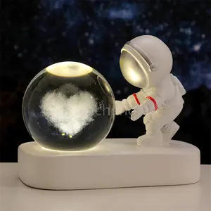 精致发光二极管3D月亮礼品水晶玻璃球桌面装饰品夜灯