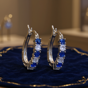 Orecchini a Cerchio E107 in Argento 925 con Zaffiro Blu e Diamante Taglio Brillante Rotondo, Montatura a Griffe, Classici per l'Uso Quotidiano Femminile - Product Image 2