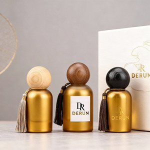 Flacon de parfum rond de luxe 50 ml en verre, pulvérisateur à pompe argenté brillant, finition givrée, couvercle en bois, impression sérigraphique, contenant cosmétique - Product Image 5