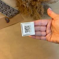 Autocollants personnalisés en papier alimentaire avec impression dorée de codes QR pour fêtes de mariage et chocolats