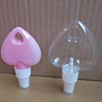 Flacon pulvérisateur transparent en PET de 50 ml personnalisé, en forme de feuille ou de cœur, pour parfum, désinfectant pour les mains, cosmétiques, avec crochet métallique