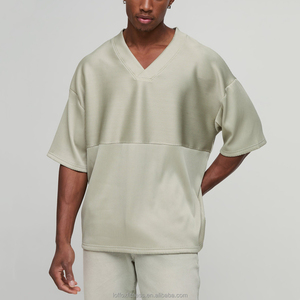 Camiseta plisada de media manga con cuello en V liso de hip-hop holgada de talla grande de poliéster de verano con logotipo personalizado para hombre - Product Image 3