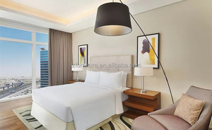 Ensemble de meubles de chambre d'hôtel : Lit rembourré avec matelas, draps, tête de lit et pied de lit pour la rénovation d'hôtels 3 étoiles - Product Image 4