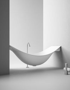 เปลแช่อ่างอาบน้ำแบบอิสระพร้อมที่ระบายน้ำวัสดุผสมสีขาวเป็นมิตรกับสิ่งแวดล้อมพื้นผิวเทียมแบบแข็งสปา - Product Image 2