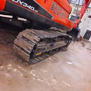 Excavatrice sur chenilles Doosan DX340LCa d'origine, 34 tonnes, faible nombre d'heures de fonctionnement, pour travaux lourds, en promotion. - Product Image 3