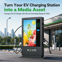 Chargeur DC commercial pour véhicules électriques de 30 kW à 80 kW avec deux pistolets de charge et écran publicitaire haute luminosité de 65 pouces