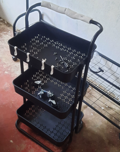 Chariot de Salon Moderne en Plastique à 4 Roues, Polyvalent, à 3 Niveaux, pour Salon de Beauté et Salle de Bain - Product Image 6