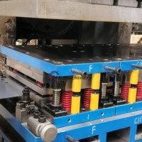 Línea de Producción Automática en Línea para Viga de Parachoques Automotriz, Servocontrolada y Flexible, para Máquina de Parachoques Curvos de Acero de Alta Resistencia