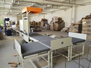 Intelligente Express Z-Stil Paketsortiermaschine Hocheffiziente Logistiksortierer Einstellbare Geschwindigkeit Gummi-Förderband 30 kW 220V - Product Image 2