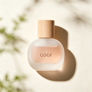 น้ำหอม Eau De Toilette กลิ่นฟรุ๊ตตี้ วู้ดดี้ ฟลอรัล คุณภาพสูง สำหรับผู้หญิง กลิ่นติดทนนาน รับผลิตแบบ OEM ขายส่ง ปรับแต่งกลิ่นได้ - Product Image 5