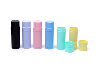 Matériau écologique, tube de déodorant rotatif lisse et brillant minimaliste pour les soins d'hygiène personnelle