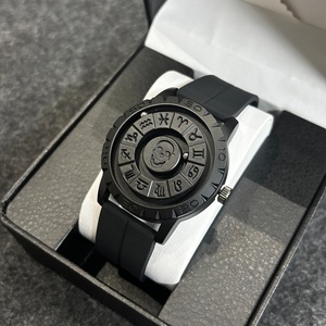 Montre à quartz pour homme en acier inoxydable avec cadran rotatif à billes de fer, boucle magnétique et bracelet en silicone, modèle Skull Twelve Galaxy - Product Image 1