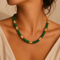 Collier Rétro Médiéval en Alliage Plaqué Or avec Perles en Pierre Naturelle Fait Main, Chaîne à Maillons, Poids 80G, Vert Rouge