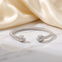 Großhandel Gedrehtes Kabel-Armreif für Damen, Edelstahl Goldton Kubisches Zirkonia Pavé Kugel Offener Armreif Geschenk-Schmuck