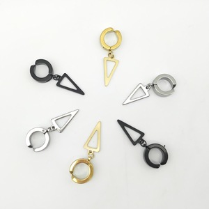 Pendientes de Clip Geométricos Triángulo Invertido Aleación de Zinc Negro Oro Plata Sin Perforación Joyería de Moda - Product Image 1