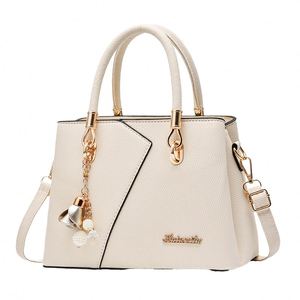Handwoven Straw Handbags Bamboo Water Hyacinth Ladies Bags for Summer Travel - Product Image 4