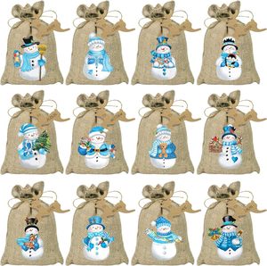 Vente en gros de sacs-cadeaux en lin de Noël personnalisés 24 pièces renne père noël bonhomme de neige toile de jute sacs de bonbons - Product Image 4