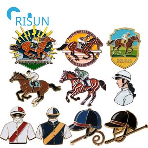 Fabrication d'épingles <span class=keywords><strong>de</strong></span> <span class=keywords><strong>course</strong></span> <span class=keywords><strong>de</strong></span> <span class=keywords><strong>chevaux</strong></span> en émail Broche pour chapeau <span class=keywords><strong>de</strong></span> cheval et <span class=keywords><strong>de</strong></span> jockey et épinglette d'équitation Badge d'épingle <span class=keywords><strong>de</strong></span> <span class=keywords><strong>course</strong></span> <span class=keywords><strong>de</strong></span> <span class=keywords><strong>chevaux</strong></span> personnalisé - Product Image 1