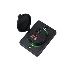 Cargador USB de 12V/24V con 2 Puertos PD QC 3.0 para Autobús, Camión, Autocaravana, con Toma de Corriente USB-A y Tipo C - Product Image 1
