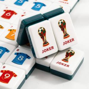 Ensemble <span class=keywords><strong>de</strong></span> Mahjong Américain <span class=keywords><strong>de</strong></span> Luxe sur le thème du Football, Tuiles numérotées, Trophée, Joker, Moose, CRAK, Chaussures <span class=keywords><strong>de</strong></span> gardien <span class=keywords><strong>de</strong></span> but, Ballon, Vert sarcelle foncé, Back Entertainment - Product Image 4