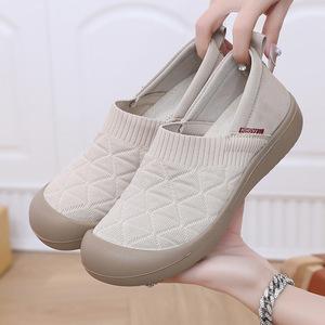 Chaussures décontractées à enfiler pour hommes, avec empeigne en tricot matelassé, semelle plate légère en caoutchouc protectrice, faciles à porter et confortables pour la marche - Product Image 4