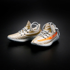 Mini-ornement de sneaker en forme de noix de coco <span class=keywords><strong>350V2</strong></span> à faible MOQ, figurine modèle de sneaker 3D, produit tendance Ins, emballage en sac OPP - Product Image 4