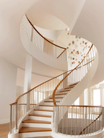 Escalier circulaire de style européen minimaliste avec structure en acier robuste et marches en bois massif, escalier en spirale en bois
