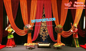 Elegante Decoración Paisley para Escenario de Sangeet y Escenario con Columpio para Noche de Garba Gujarati, Maravillosa Decoración para Escenario de Boda Sangeet en el Reino Unido - Product Image 4