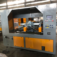 Machine à sertir pour le sertissage des tubes des pièces d'échelle