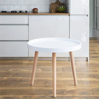 Table de chevet moderne et créative de 40 cm de large, alternative élégante à la petite table basse, meuble de salon en plastique mignon et tendance