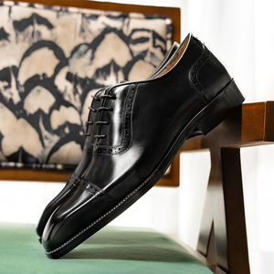 Chaussures pour hommes luxueuses et élégantes, à lacets, avec une combinaison de couleurs bleu et marron, dans un style Oxford italien. - Product Image 5