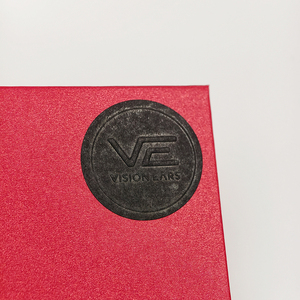 Etiquetas adhesivas personalizadas al por mayor con estampado en caliente, logotipo en relieve, etiquetas de vinilo impermeables en rollo para botellas de cuidado de la piel y cajas de regalo - Product Image 5