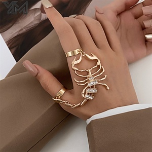 Cadena de Mano YM Luxury Hip Hop con Diseño de Escorpión, Chapada en Oro de 18K, con Incrustaciones de Circonita Cúbica, Anillo Doble para Dedo, para Hombres y Mujeres - Product Image 1