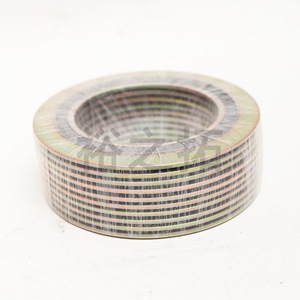 Junta Espiral Metálica con Anillo Interior y Exterior de Acero al Carbono, Acero Inoxidable 304 y Grafito Compuesto para Sellado en la Industria Química - Product Image 1